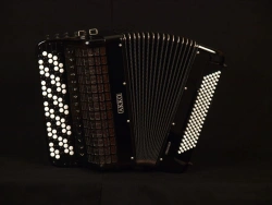 4-Voice Accordion with 5 Rows and 61 Keys, Model "Maestro