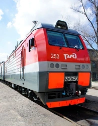 Heavy-Duty Three-Section AC Electric Locomotive 3ES5K for Freight Transport
