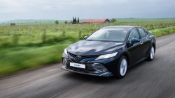Toyota Camry Sedan - Reliable and Stylish Family Car