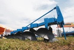 FINIST" Semi-Trailed Plow with 40 cm Bodies: PLNU-6x40 Model