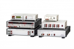 Universal Precision Voltage Calibrator and Voltmeter N4-12