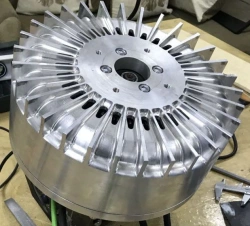 High-Torque Asynchronous Traction Motor with External Rotor and Controller