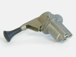 Reverse Action Pneumatic Brake Valve with Manual Control 100-3537010