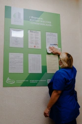 Wall-mounted Information Stand with Aluminum Frame