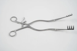 Neuro-Surgical Wound Expander VZ-R-38 with Sharp Jaws