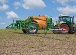 Universal Trailed Sprayer UX 4200 Super